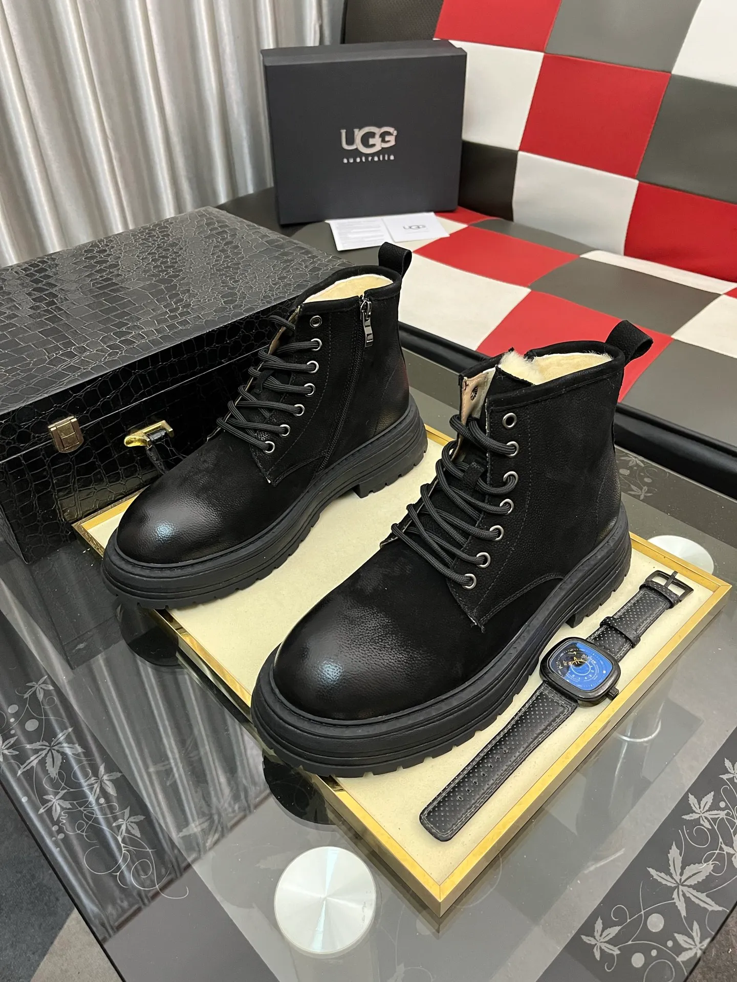 Men's Men's Shoes 💰660⌚️⌚️New UGG fur-integrated men's simple and fashionable snow shoes. The most worth buying at the end of this year are warm casual shoes. Whether you are out and about at home, their comfortable and warm performance will be your most suitable fashion companion! The material is cowhide upper and imported wool is used inside. Two layers of cowhide for warmth and comfort! The eva+ rubber patch outsole is cushioned, wear-resistant, and has good elasticity. It is light and wear-resistant, comfortable and soft, and the new simple cut is more fashionable. It has both practicality and fashion sense, so you no longer have to worry about how to match it in winter, while still maintaining fashionable taste. High-quality genuine wool produced in Dongguan. The material depends on the details! Size: 38-39-40-41-42-43-44-45